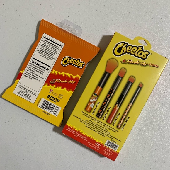 Taste Beauty x Flamin’ Hot Crunchy Cheetos Eyeshadow Palette & Brush Set-New - Picture 6 of 9
